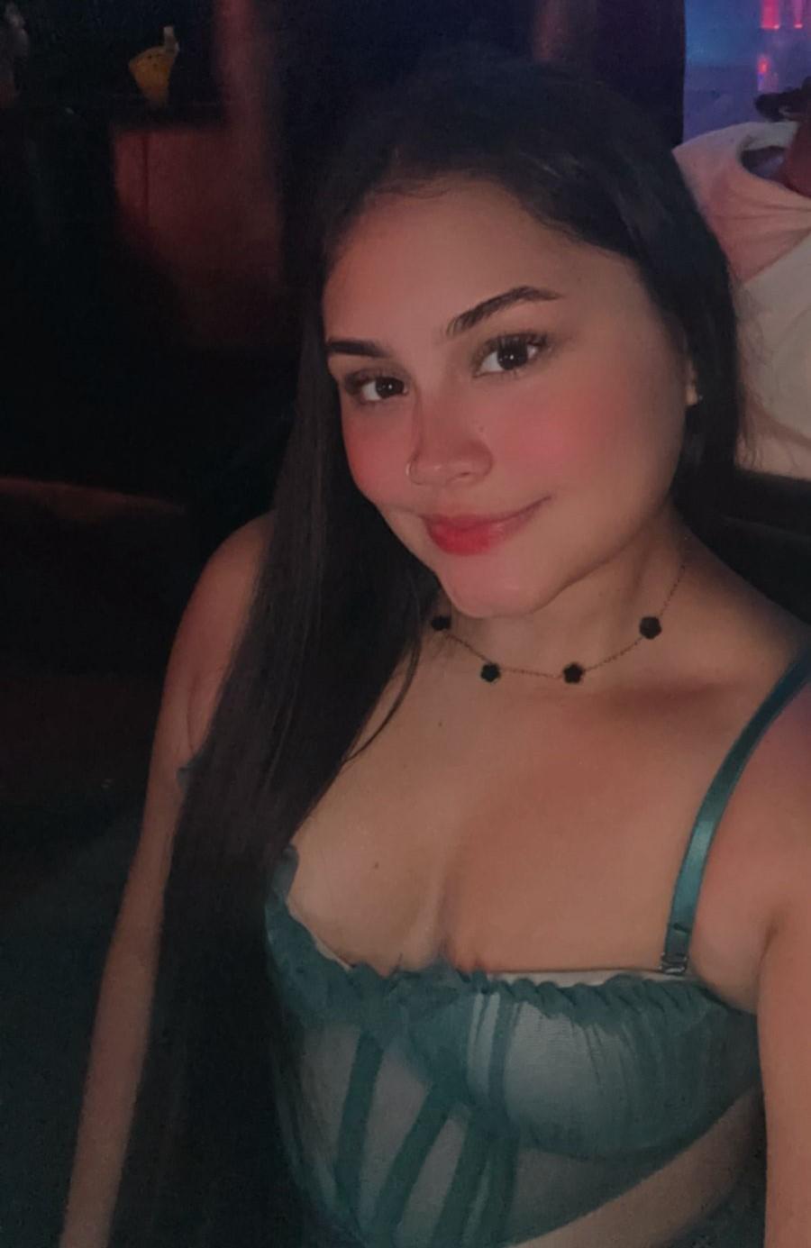 AgnesRocuzzo live from United States