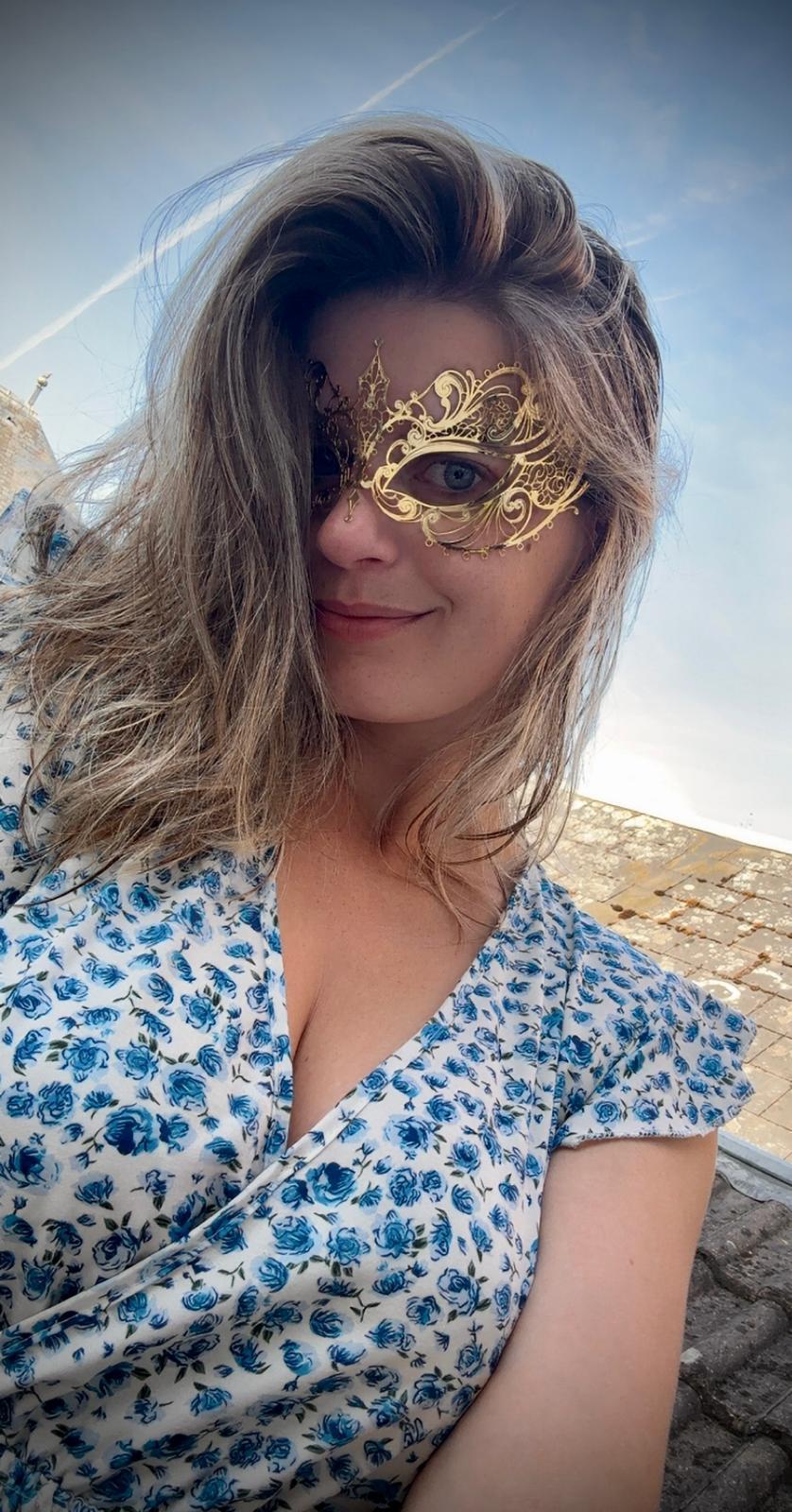 AliceDuboisFrX live from France