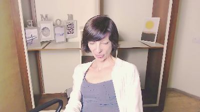 AngelinaLess_ live from United States