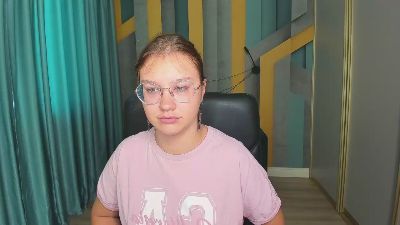 AngelinaLow live from United States