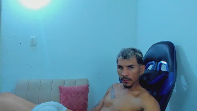 AronnBiigCock live from Colombia