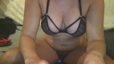 Caroliine92 live from France