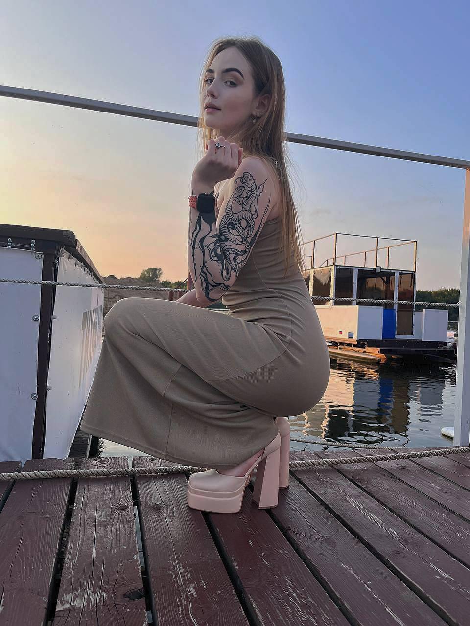 EdwinaClose live from France