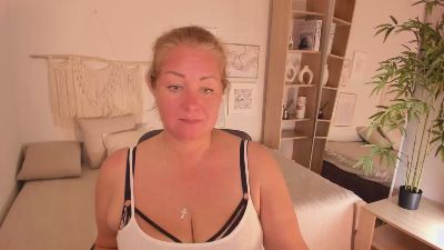 JenniferLight live from Estonia