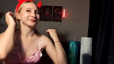 MitziZanueta live from United Arab Emirates