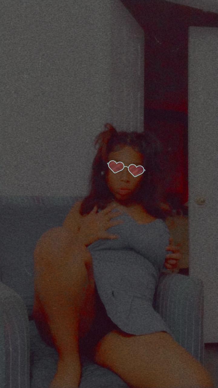 PrettyRed74 live from United States