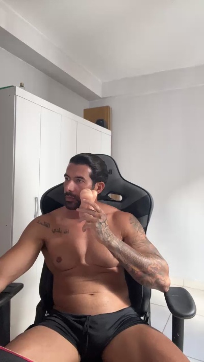 Saradoalto23 live from Brazil