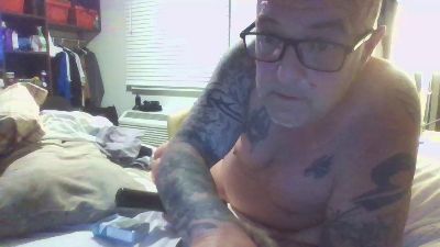 Yourkneeler1 live from United States