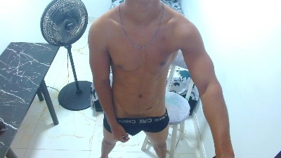 alex_bamby live from Colombia