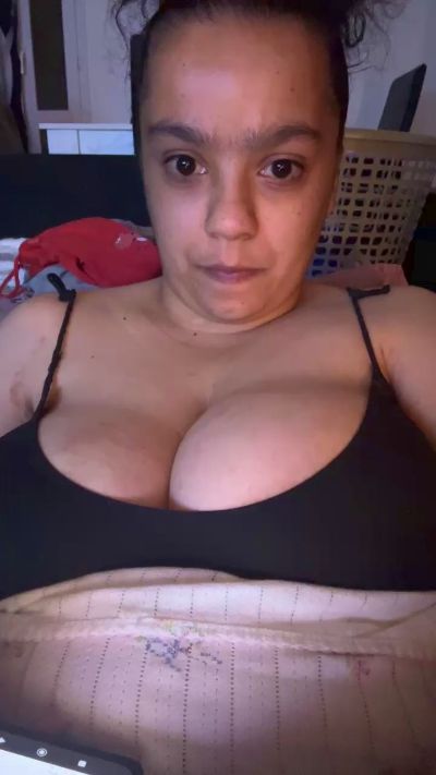 cochonne9744 live from France