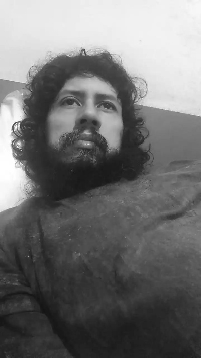 follo_adicto30 live from United Kingdom