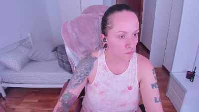 scarletsam live from Colombia