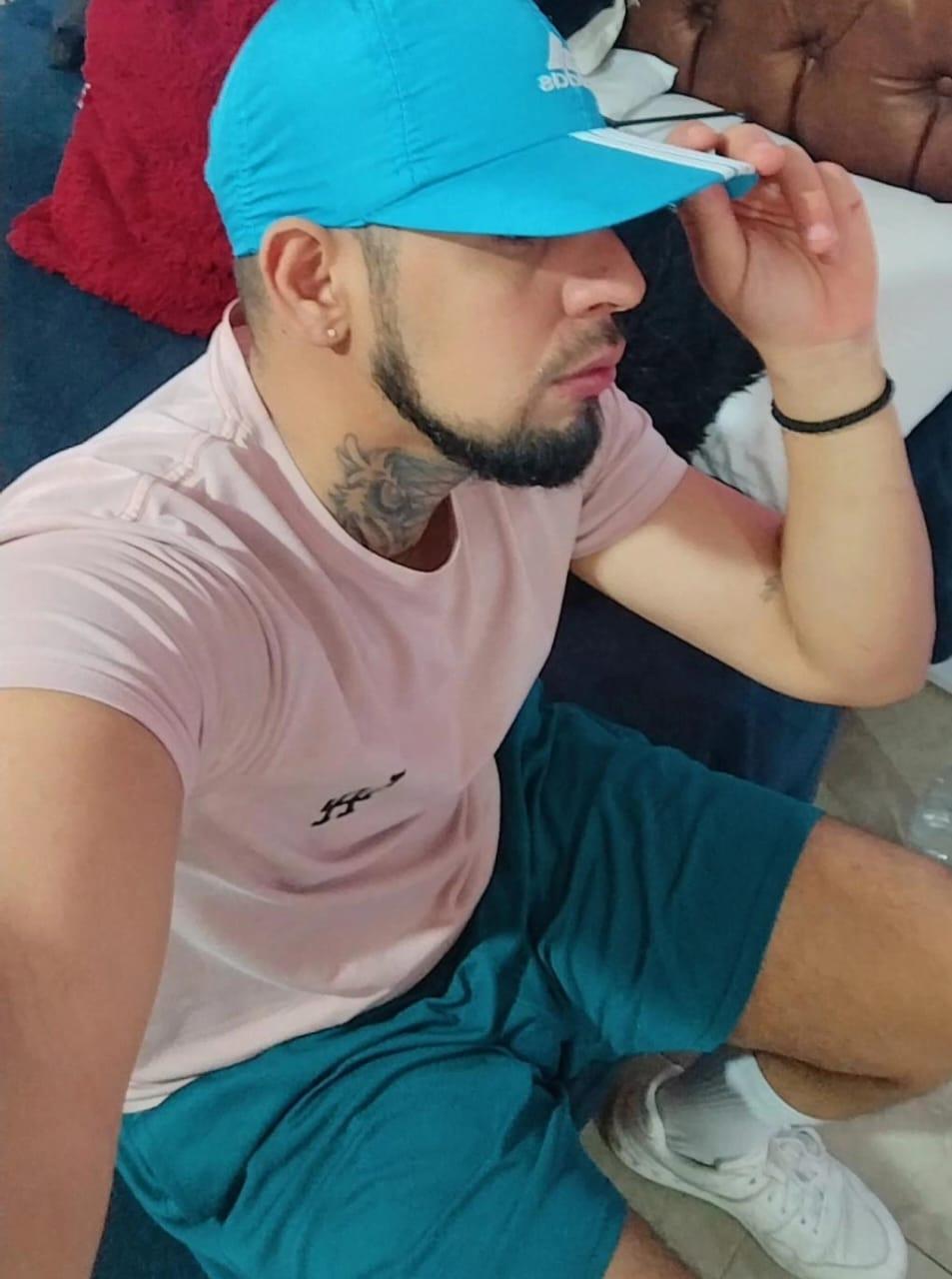 sexy_big_man live from Colombia
