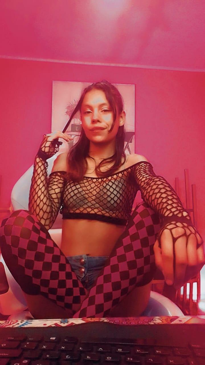 victoria_salas live from Colombia